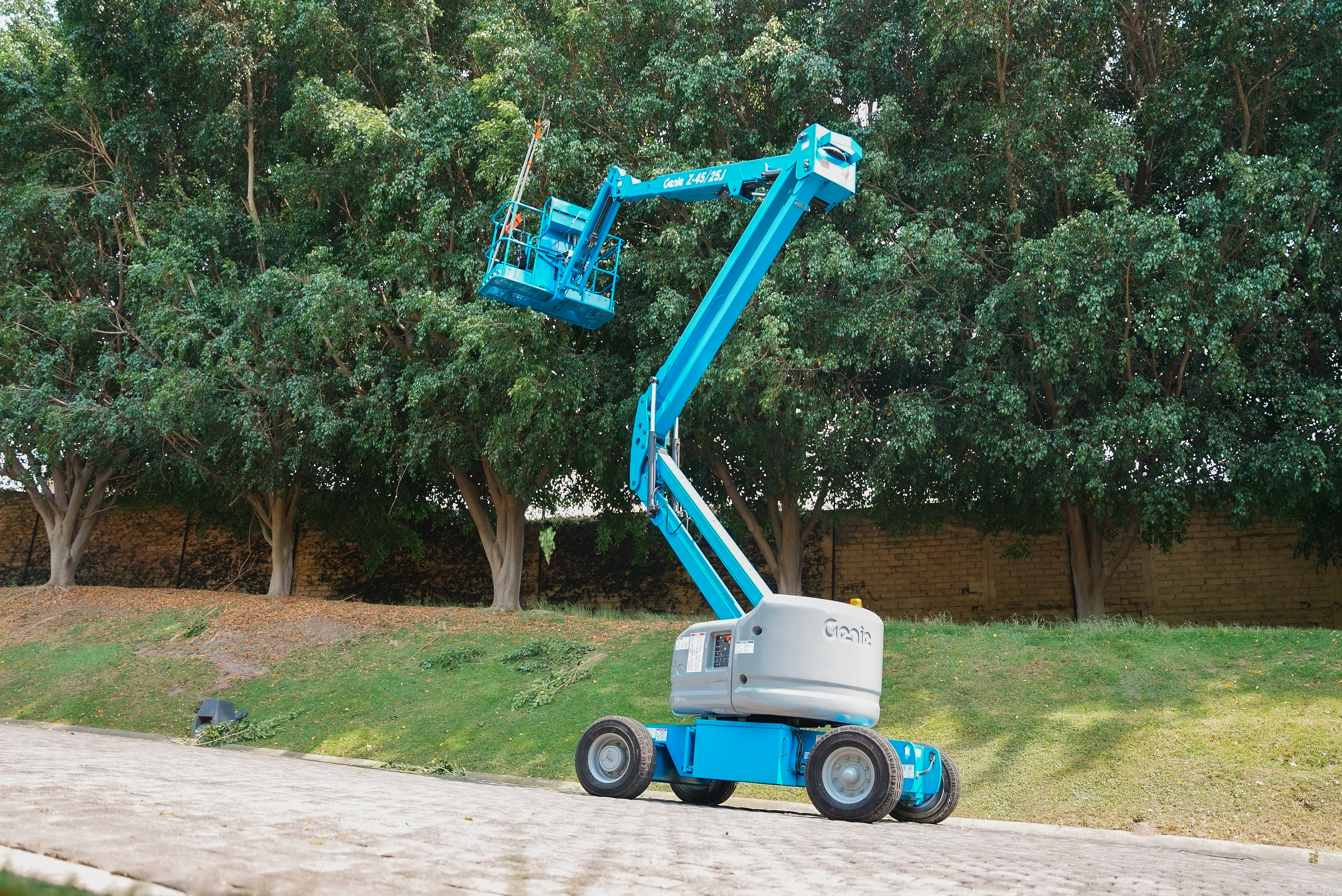 Genie Z-45 con brazo elevado horizontal