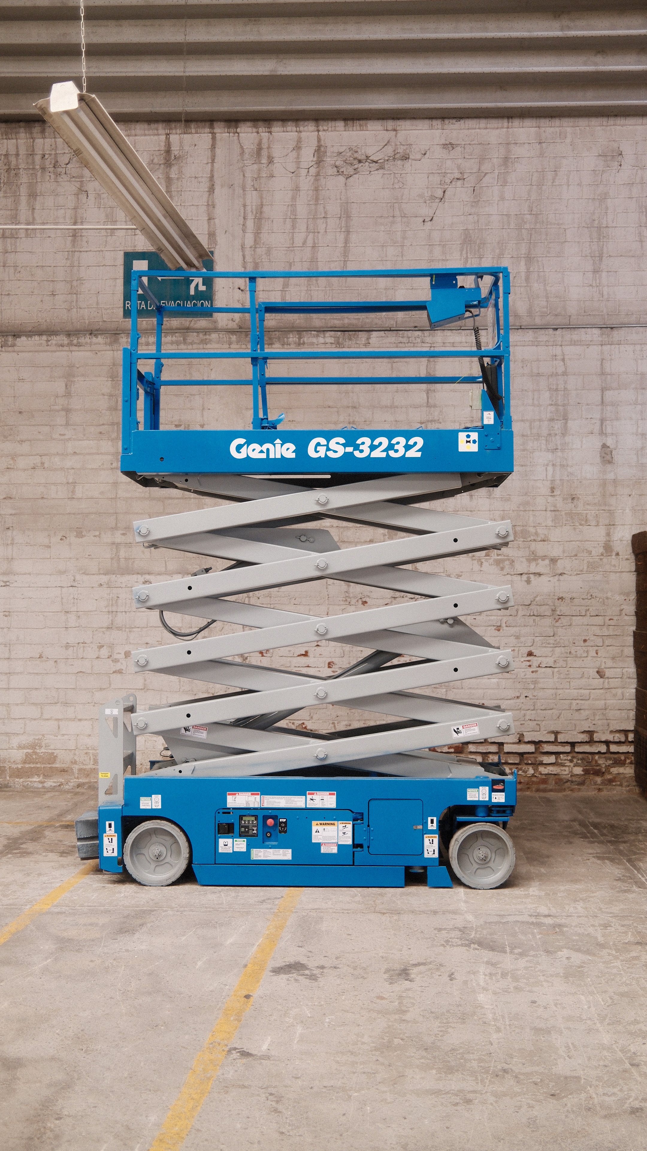 Genie GS-3232 tijera extendida vista frontal